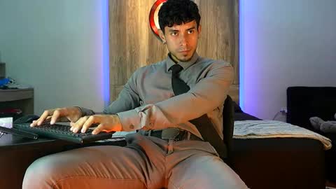 Andrew online show from October 25, 4:36 am