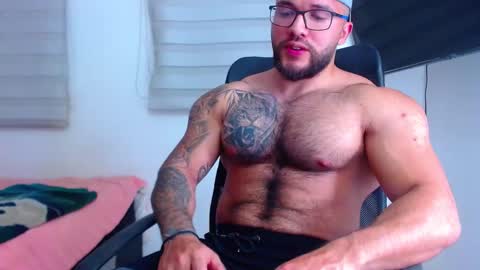 andrew_holden__ online show from February 10, 11:23 pm