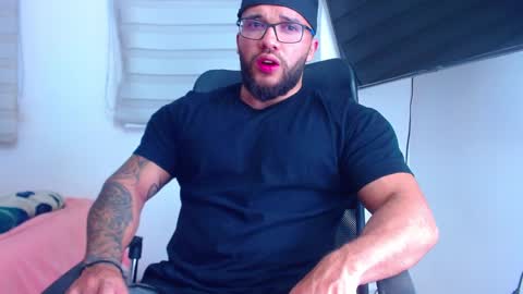 andrew_holden__ online show from February 6, 11:15 pm