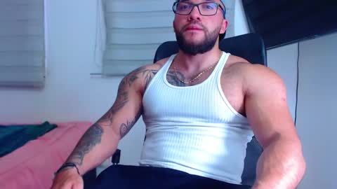 andrew_holden__ online show from January 29, 11:04 pm