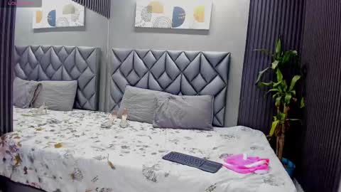 Andrew Taylor0 online show from November 15, 4:36 am