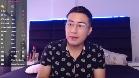 andrewmhilton_ online show from January 19, 6:53 pm