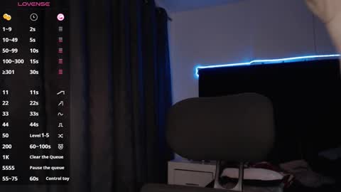 andrewmhilton_ online show from October 14, 6:53 am