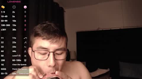 andrewmhilton_ online show from October 13, 6:52 am