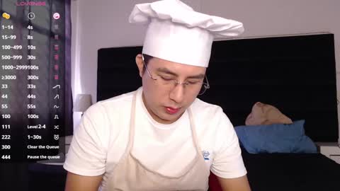 andrewmhilton_ online show from February 17, 7:31 pm