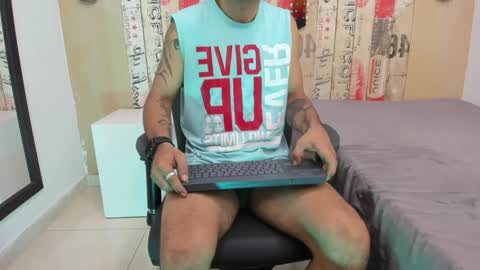 Snapshot of andrey_u92 chatting on February 7, 5:20 am   online show from February 7, 5:20 am
