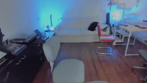 Snapshot of andy0pandi chatting on October 5, 1:53 am Andrew online show from October 5, 1:53 am