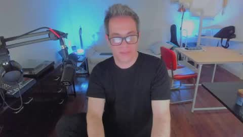 Snapshot of andy0pandi chatting on September 19, 3:23 pm Andrew online show from September 19, 3:23 pm