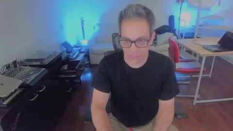 Snapshot of andy0pandi chatting on September 12, 8:25 am Andrew online show from September 12, 8:25 am