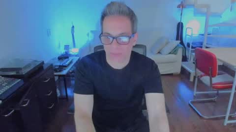 Snapshot of andy0pandi chatting on October 28, 8:11 pm Andrew online show from October 28, 8:11 pm