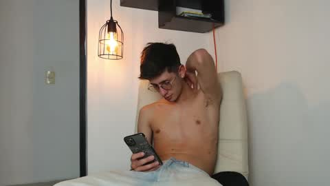 andy_collins__ online show from April 27, 11:10 pm