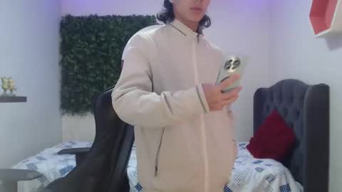 andy_dan1 online show from January 30, 11:45 pm