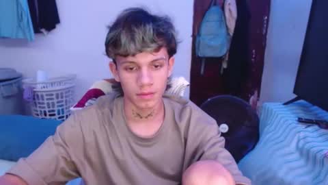 andy_dan1 online show from May 2, 6:16 am