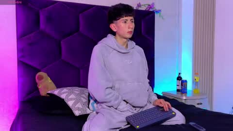 andyjustgame  online show from April 24, 4:48 am