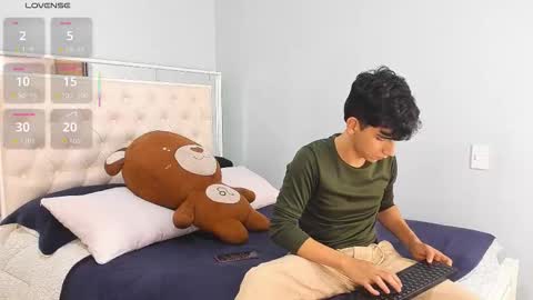 Snapshot of andyy_big_cock chatting on October 26, 1:29 am Andy online show from October 26, 1:29 am