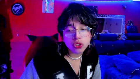 Snapshot of angellonfire chatting on December 31, 3:55 am Angel  online show from December 31, 3:55 am