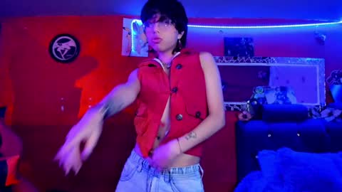 Snapshot of angellonfire chatting on December 7, 5:37 am Angel  online show from December 7, 5:37 am