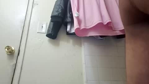 angrychicks83 online show from May 29, 6:01 am
