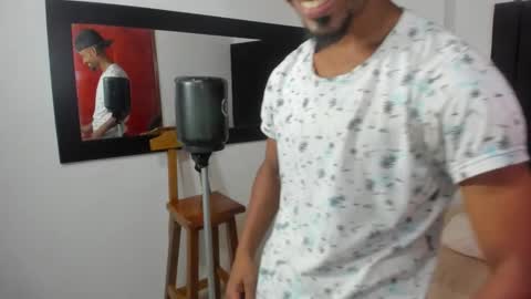 Snapshot of anthoy_wayans chatting on October 24, 1:18 am online show from October 24, 1:18 am