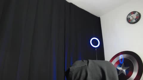 Instagram miguelangel1802  online show from December 13, 4:11 am