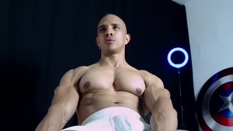 Instagram miguelangel1802  online show from February 11, 4:55 am