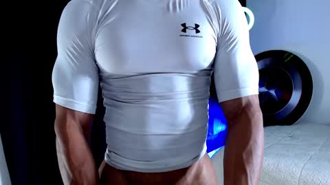 Instagram miguelangel1802  online show from November 5, 5:48 pm