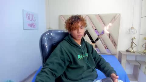 anyelotwink online show from February 25, 9:49 pm