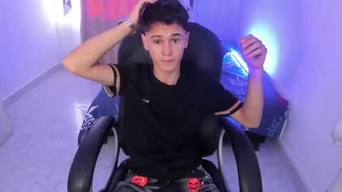 Aaron online show from November 1, 8:46 pm