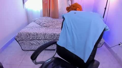 Aaron online show from June 19, 8:57 pm