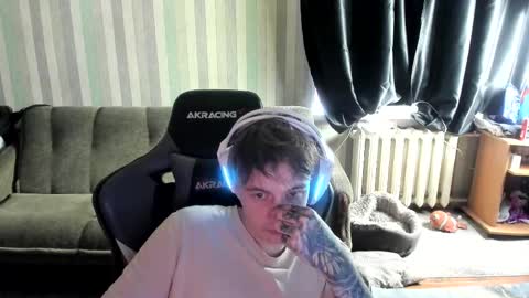 Snapshot of aron_neall chatting on October 23, 6:50 am biggest penis online show from October 23, 6:50 am