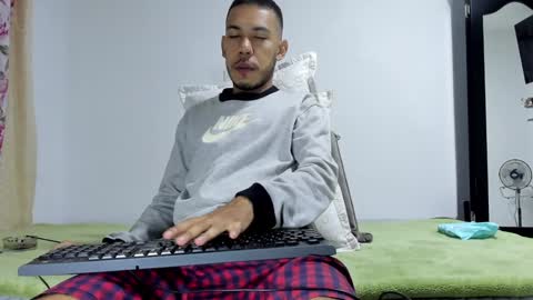 Snapshot of aronxx_ chatting on December 4, 10:46 am BLACK FRIDAY 55 OFF ON MY ONLYFANS.  online show from December 4, 10:46 am