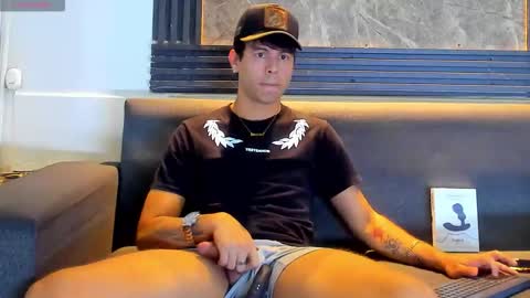 Aroon   online show from January 14, 8:01 pm