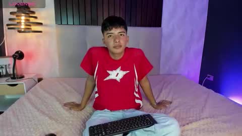 ash_russell online show from January 5, 7:39 pm