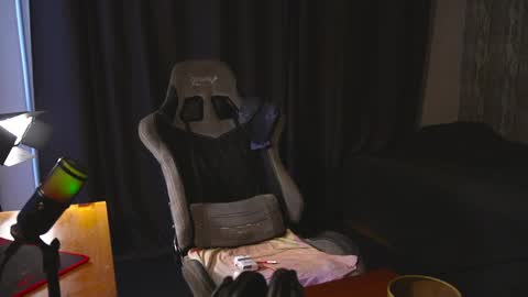 Jerk Machine online show from June 8, 11:11 am