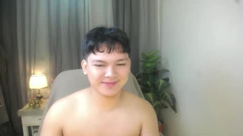 asian_handsomexx online show from December 15, 9:28 am