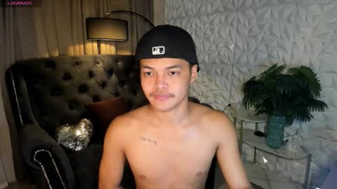 Snapshot of asianhugescott chatting on November 1, 5:17 pm SCOTT online show from November 1, 5:17 pm