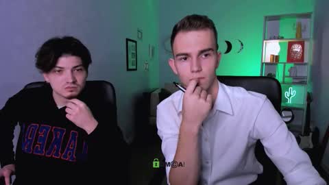 astren online show from December 15, 1:08 pm