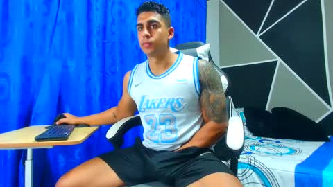 Snapshot of astromgrey chatting on September 30, 1:47 pm Astrom model independent online show from September 30, 1:47 pm