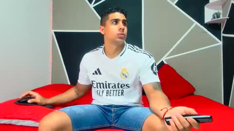 Snapshot of astromgrey chatting on February 8, 10:29 pm Astrom model independent online show from February 8, 10:29 pm