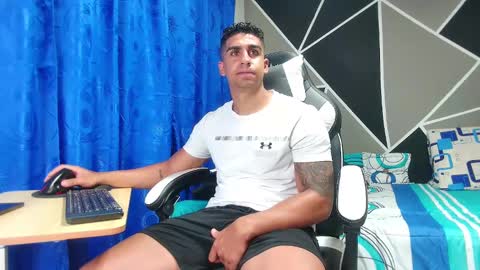 Snapshot of astromgrey chatting on October 16, 2:52 am Astrom model independent online show from October 16, 2:52 am