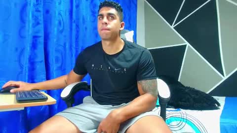 Snapshot of astromgrey chatting on October 3, 10:04 pm Astrom model independent online show from October 3, 10:04 pm