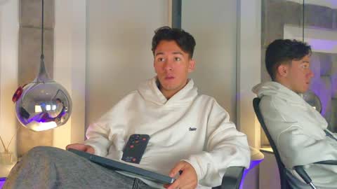 austinreeds online show from April 17, 12:30 pm