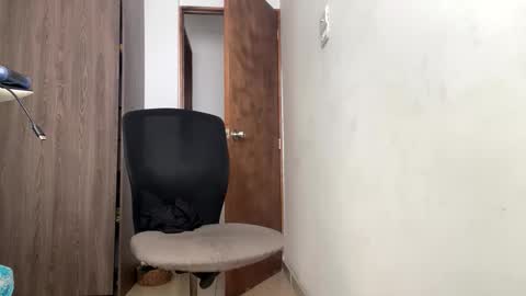 AndrewXxl independent online show from March 11, 6:37 pm