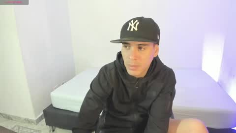 axel__fierro online show from May 23, 6:57 pm