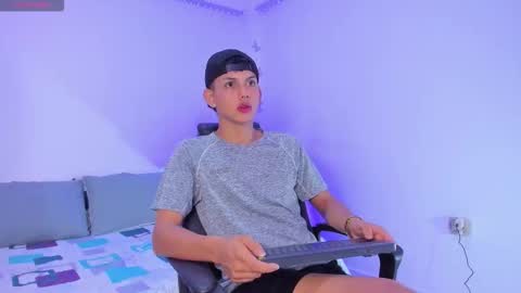 Snapshot of axel_cody_ chatting on October 23, 12:08 pm AXEL online show from October 23, 12:08 pm