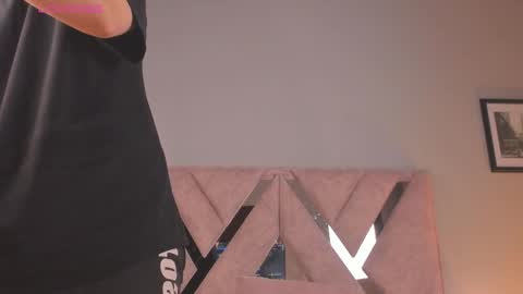 Yooung King  online show from February 16, 1:09 pm