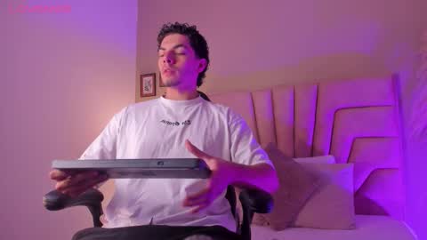 Yooung King  online show from March 2, 11:50 am