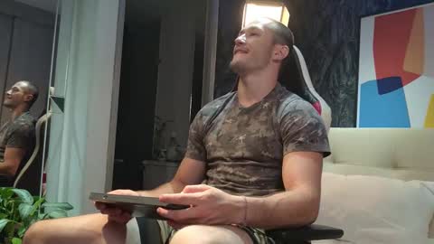 Axel Fairchaild online show from November 26, 1:03 pm