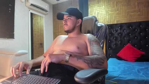 Snapshot of axel_fox21 chatting on October 23, 4:27 am A X E L online show from October 23, 4:27 am