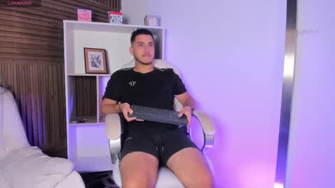axel_grey_ online show from November 15, 1:02 pm